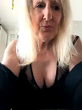 Heidiblueeyes online show from March 31, 2026, 1:44 pm