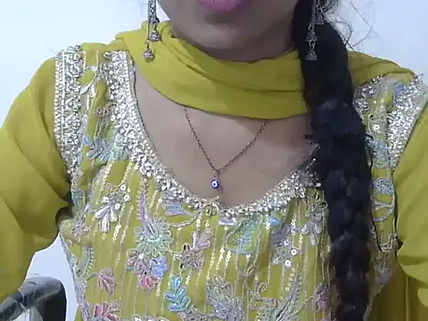 Snapshot of cute_momo_love chatting on May 28, 2026, 5:16 am cute momo love online show from May 28, 2026, 5:16 am