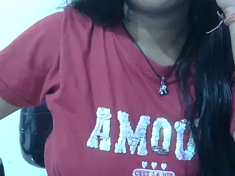 Snapshot of cute_momo_love chatting on June 15, 2026, 5:20 am cute momo love online show from June 15, 2026, 5:20 am
