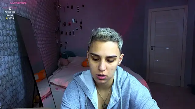 LuxuryLoverss online show from March 24, 2026, 11:04 am