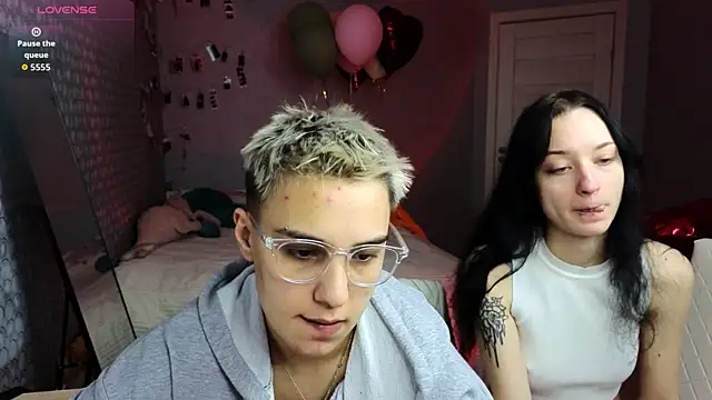 LuxuryLoverss online show from March 26, 2026, 11:05 am