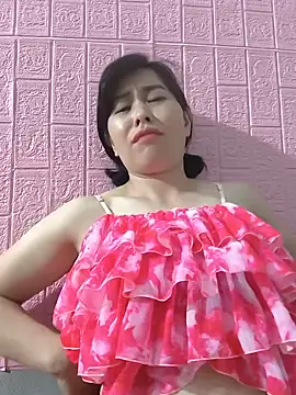 juicy-milu online show from June 26, 2026, 5:28 pm