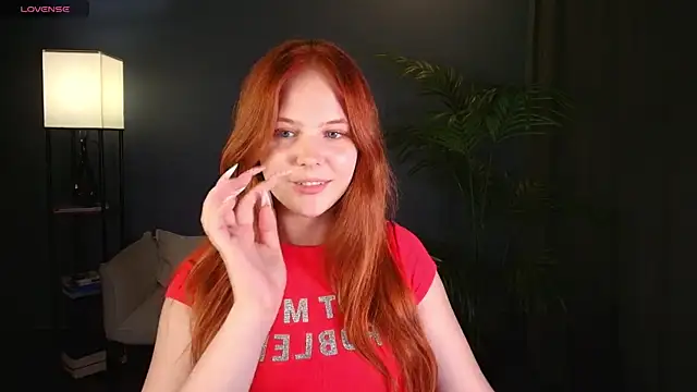 Snapshot of Elle_Funning chatting on July 29, 2026, 7:12 pm Elle Funning online show from July 29, 2026, 7:12 pm