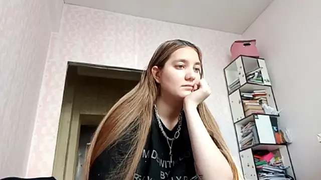 Snapshot of JanineThielman chatting on April 29, 2026, 11:25 am JanineThielman online show from April 29, 2026, 11:25 am