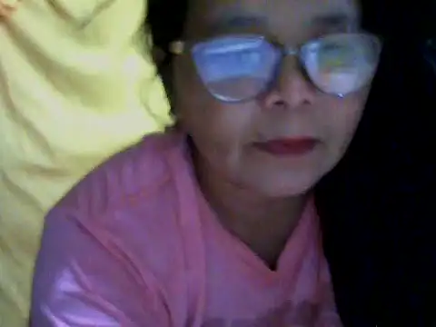 Snapshot of Flowerblossom123 chatting on May 22, 2026, 4:01 pm Flowerblossom123 online show from May 22, 2026, 4:01 pm