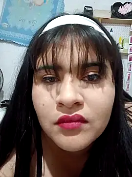 Snapshot of Orianamzn21 chatting on May 10, 2026, 5:23 am Orianamzn21 online show from May 10, 2026, 5:23 am