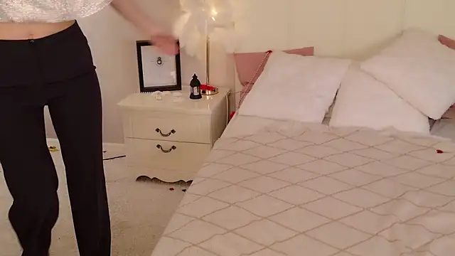 Lunaa Babygirl online show from April 2, 2026, 2:15 pm