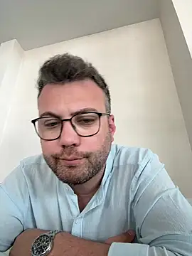 Snapshot of berkay977 chatting on May 10, 2026, 10:42 am berkay977 online show from May 10, 2026, 10:42 am