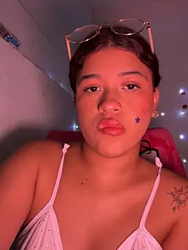 Snapshot of _RouseXLove chatting on February 27, 2026, 1:11 pm RouseXLove online show from February 27, 2026, 1:11 pm