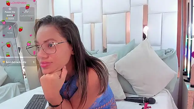 Snapshot of charlottehart1 chatting on February 28, 2026, 4:35 am charlottehart1 online show from February 28, 2026, 4:35 am