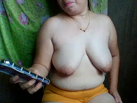 Snapshot of sweet_lhyn chatting on July 9, 2026, 3:10 am sweet lhyn online show from July 9, 2026, 3:10 am
