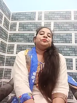 Snapshot of lovely-girl99 chatting on August 5, 2026, 8:39 am lovely-girl99 online show from August 5, 2026, 8:39 am