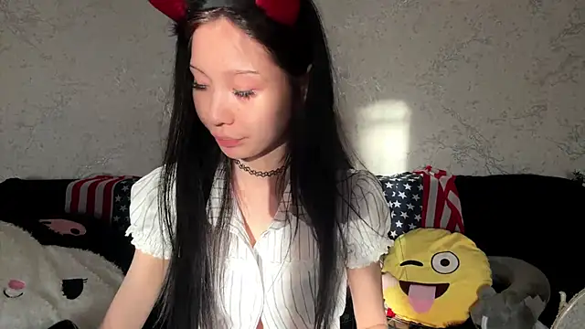 kishagrayone online show from April 18, 2026, 12:42 pm