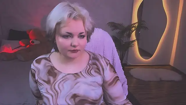 Snapshot of HwasaMoore chatting on March 4, 2026, 8:37 pm HwasaMoore online show from March 4, 2026, 8:37 pm