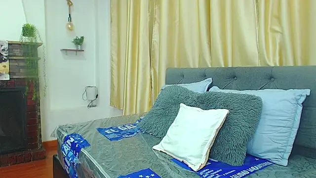 Emma hassani online show from April 18, 2026, 7:58 pm