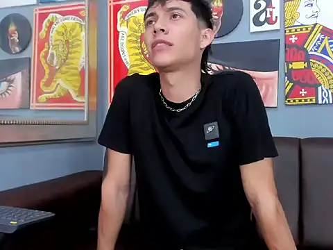 Snapshot of AronTawers chatting on March 4, 2026, 8:04 pm AronTawers online show from March 4, 2026, 8:04 pm