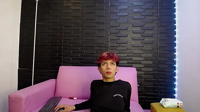 Snapshot of DanteLux chatting on March 4, 2026, 2:34 pm DanteLux online show from March 4, 2026, 2:34 pm