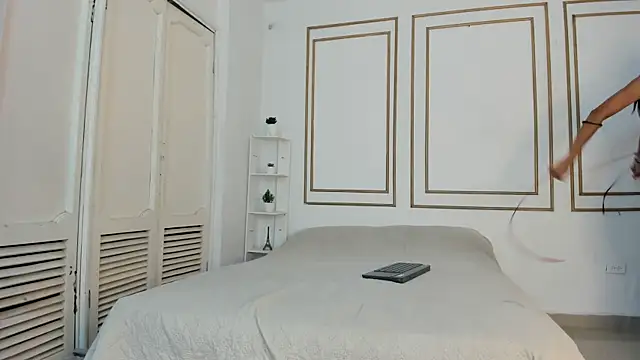 emily gaviria1 online show from February 28, 2026, 12:06 pm