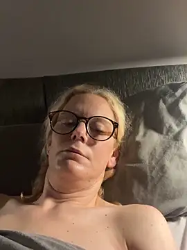 Amelie BlondeXX online show from March 3, 2026, 8:09 am