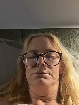 Amelie BlondeXX online show from March 4, 2026, 8:20 am