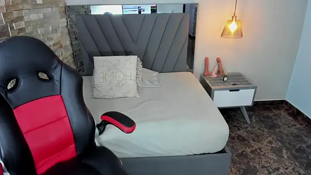 LUCIA KHAN online show from March 11, 2026, 7:20 pm