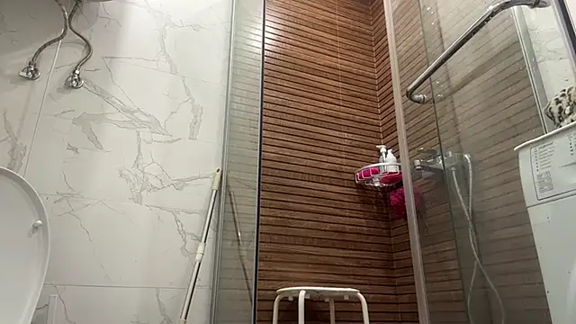 selena favn online show from April 1, 2026, 1:39 am