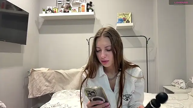 selena favn online show from June 10, 2026, 2:34 am