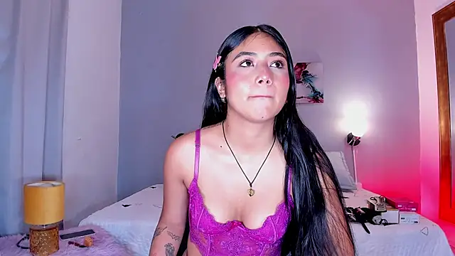 KimTaylorW online show from April 18, 2026, 8:20 pm