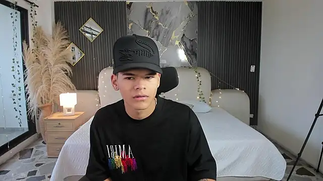 DylanRoyce  online show from March 7, 2026, 11:51 am