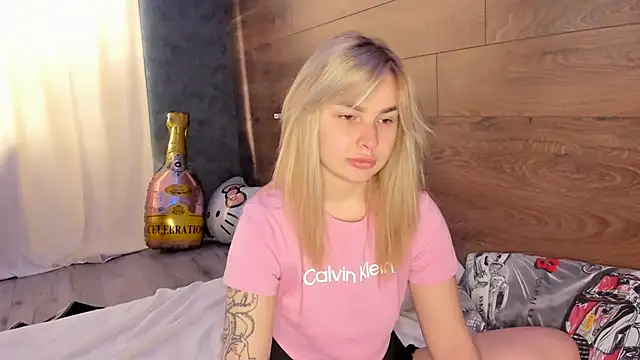 AmmyLuu online show from March 16, 2026, 12:42 pm