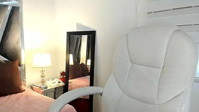 Snapshot of curvy_samantta chatting on March 3, 2026, 7:53 pm curvy samantta online show from March 3, 2026, 7:53 pm