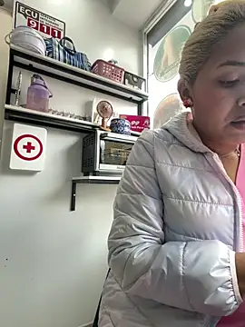 Snapshot of RubiaMorena chatting on June 16, 2026, 7:05 pm RubiaMorena online show from June 16, 2026, 7:05 pm