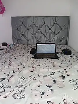 Snapshot of safiya__emira chatting on May 20, 2026, 2:23 pm safiya emira online show from May 20, 2026, 2:23 pm