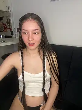 xluxulua online show from March 5, 2026, 11:23 pm