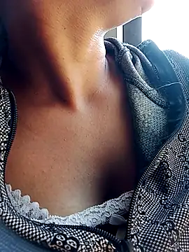 mami-rubi online show from April 12, 2026, 9:03 am