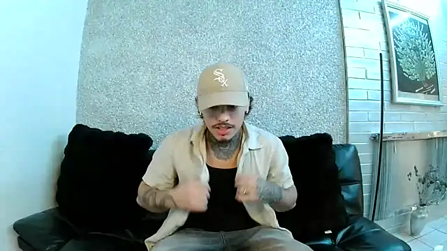 Snapshot of SNAKEARM chatting on March 2, 2026, 9:10 pm SNAKEARM online show from March 2, 2026, 9:10 pm