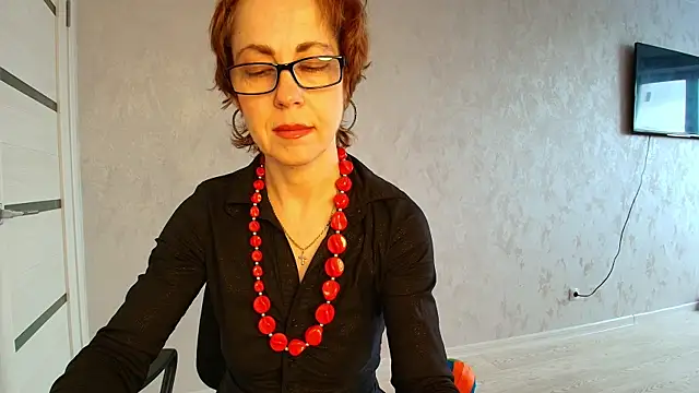 LioraWeiss online show from April 20, 2026, 8:39 am