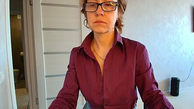 LioraWeiss online show from May 5, 2026, 7:16 am