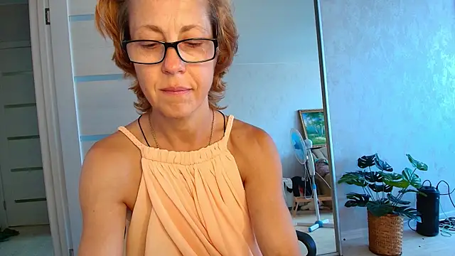 LioraWeiss online show from July 11, 2026, 9:01 am