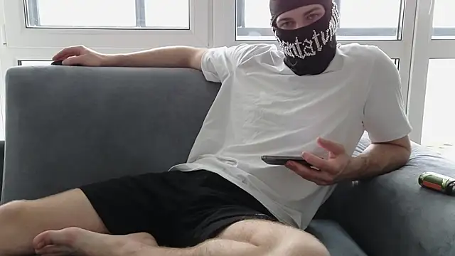 chantatummm online show from April 2, 2026, 10:46 am