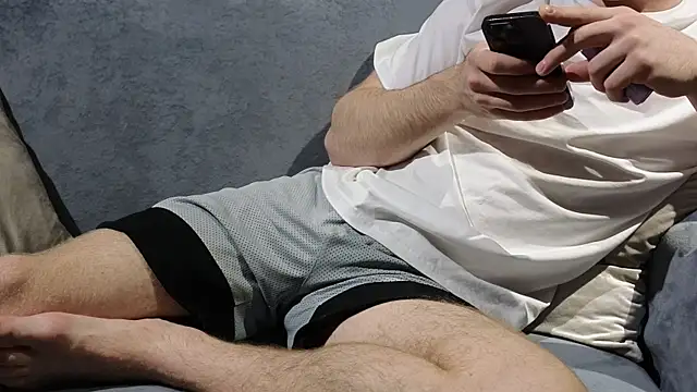 chantatummm online show from April 9, 2026, 8:47 pm