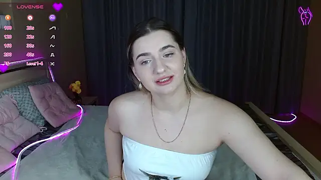 Snapshot of Smi1eF1ower chatting on March 3, 2026, 10:37 pm Smi1eF1ower online show from March 3, 2026, 10:37 pm