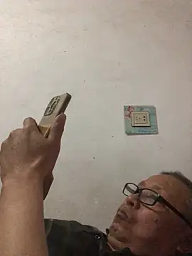 yaocaobi8 online show from April 18, 2026, 1:59 pm