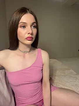 Snapshot of AliceVelour chatting on June 14, 2026, 6:21 pm AliceVelour online show from June 14, 2026, 6:21 pm