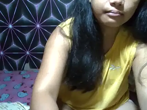 Flowerbebe online show from April 18, 2026, 7:58 pm