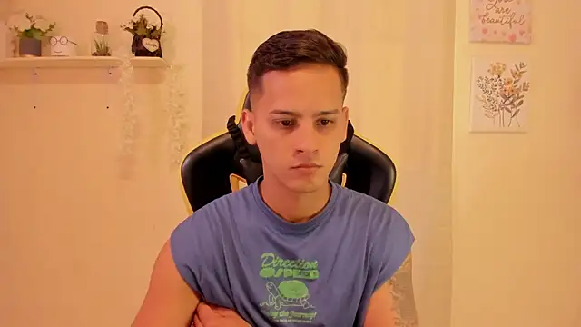 Snapshot of sexy_andres01 chatting on February 24, 2026, 1:53 pm sexy andres01 online show from February 24, 2026, 1:53 pm