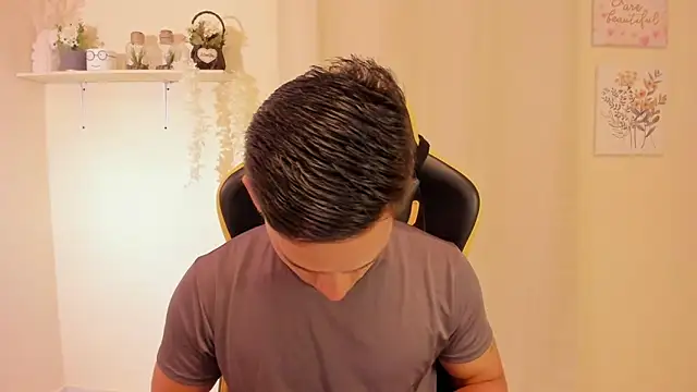 Snapshot of sexy_andres01 chatting on March 13, 2026, 11:33 pm sexy andres01 online show from March 13, 2026, 11:33 pm