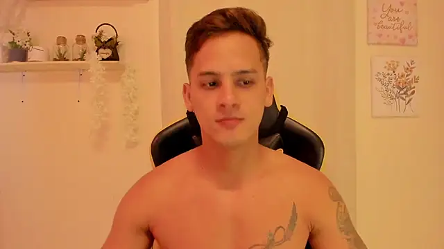Snapshot of sexy_andres01 chatting on April 29, 2026, 4:33 pm sexy andres01 online show from April 29, 2026, 4:33 pm