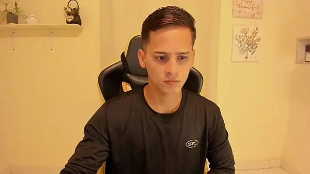 Snapshot of sexy_andres01 chatting on June 9, 2026, 9:37 pm sexy andres01 online show from June 9, 2026, 9:37 pm