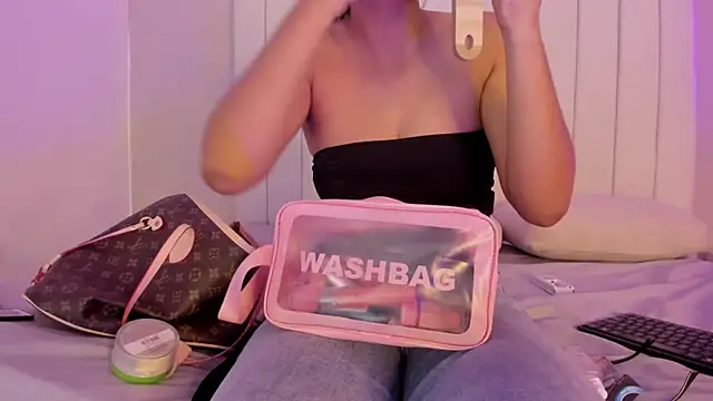 sophia walkett  online show from March 25, 2026, 1:50 pm